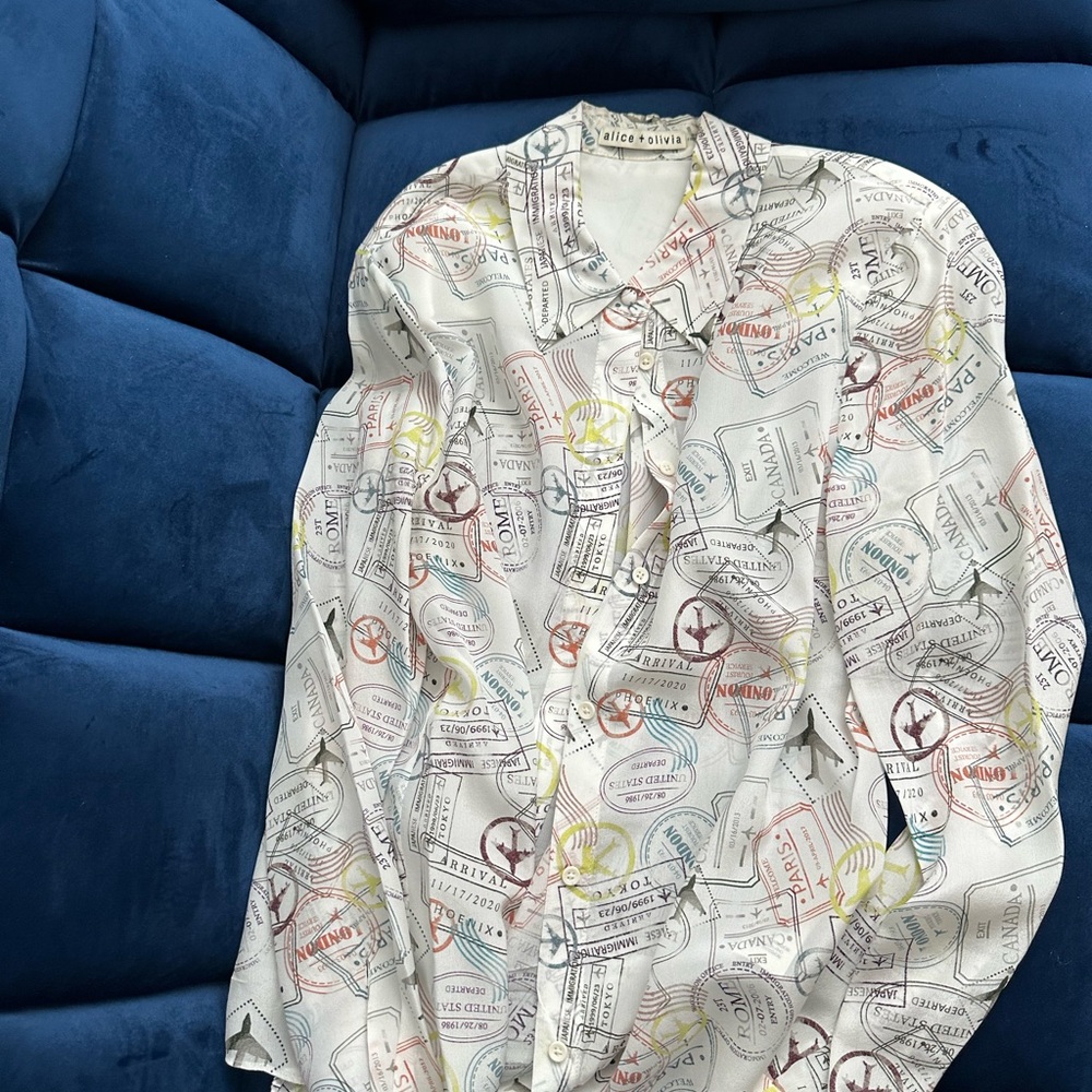 Alice and olivia travel print button down shirt